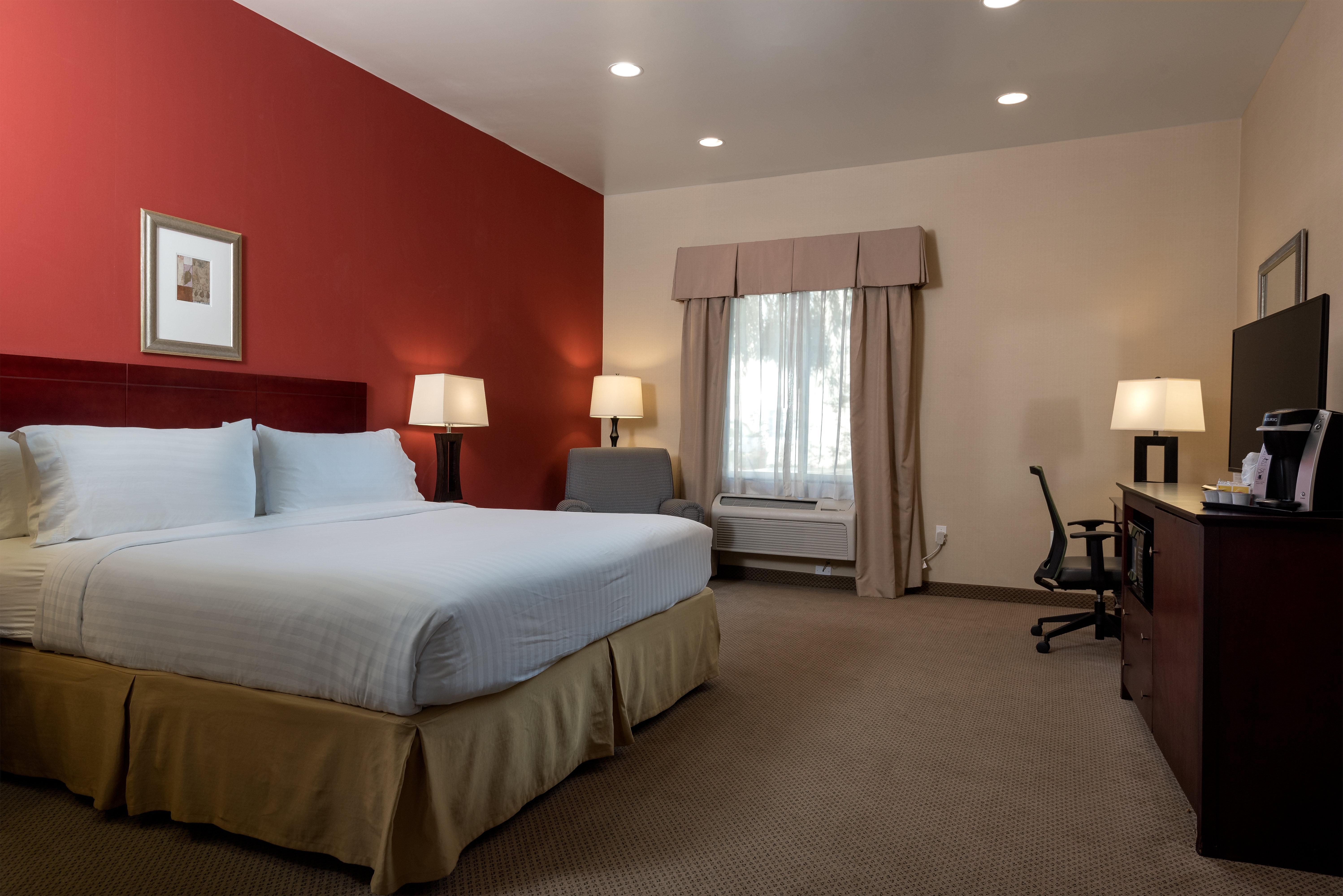 Express & Angeles Airport By Ihg Hotel
