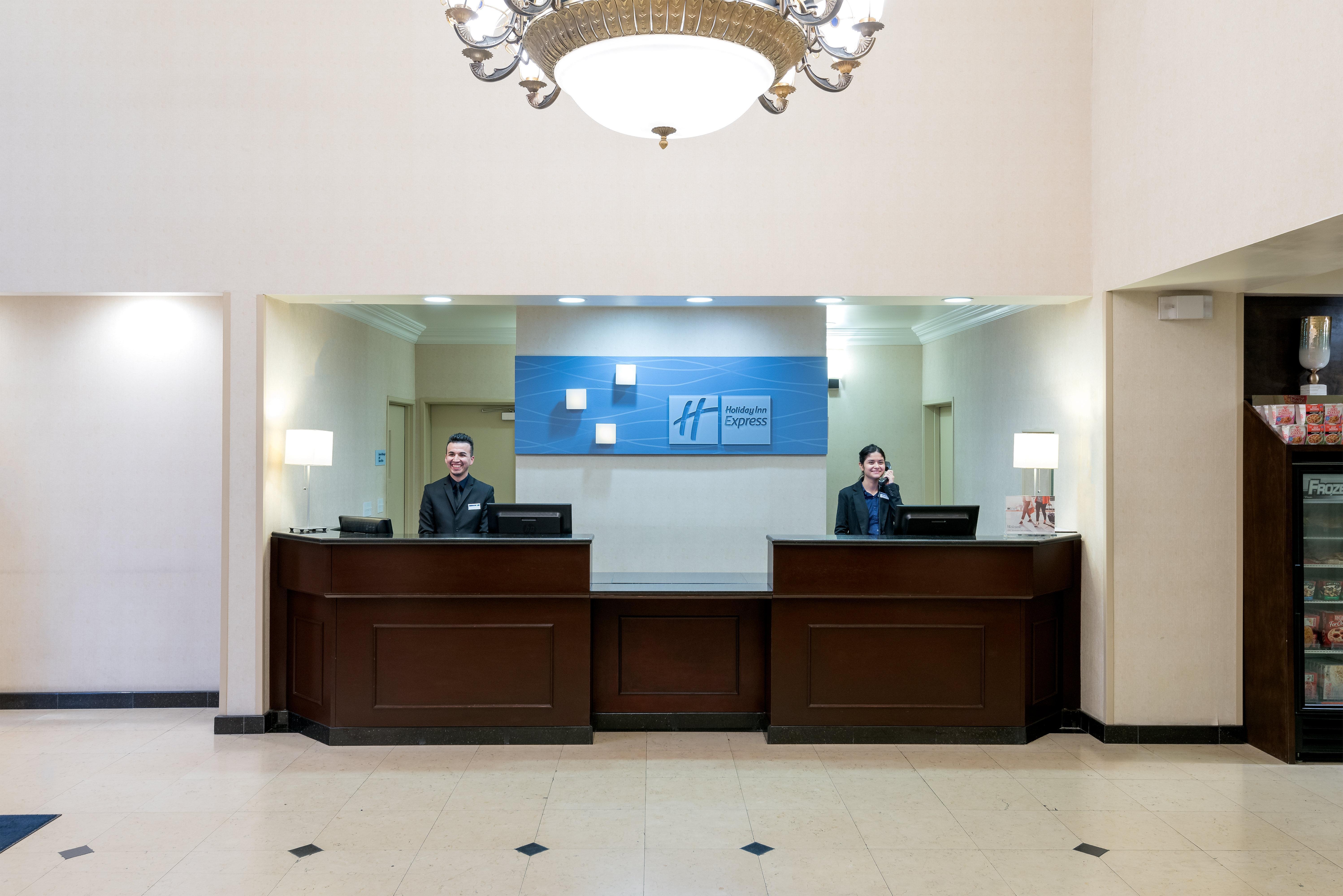 Express & Angeles Airport By Ihg 3*