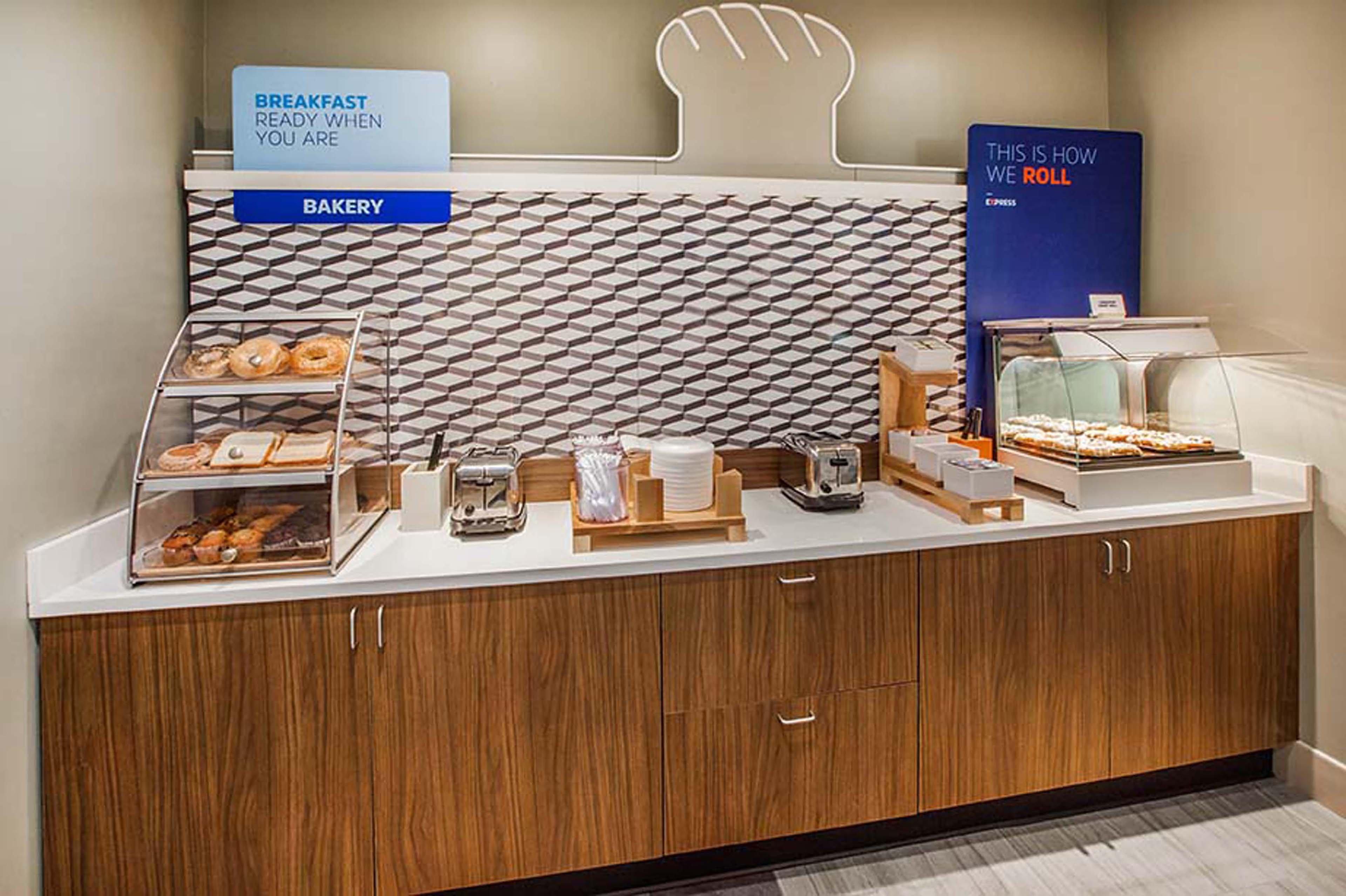 Express & Angeles Airport By Ihg Hawthorne