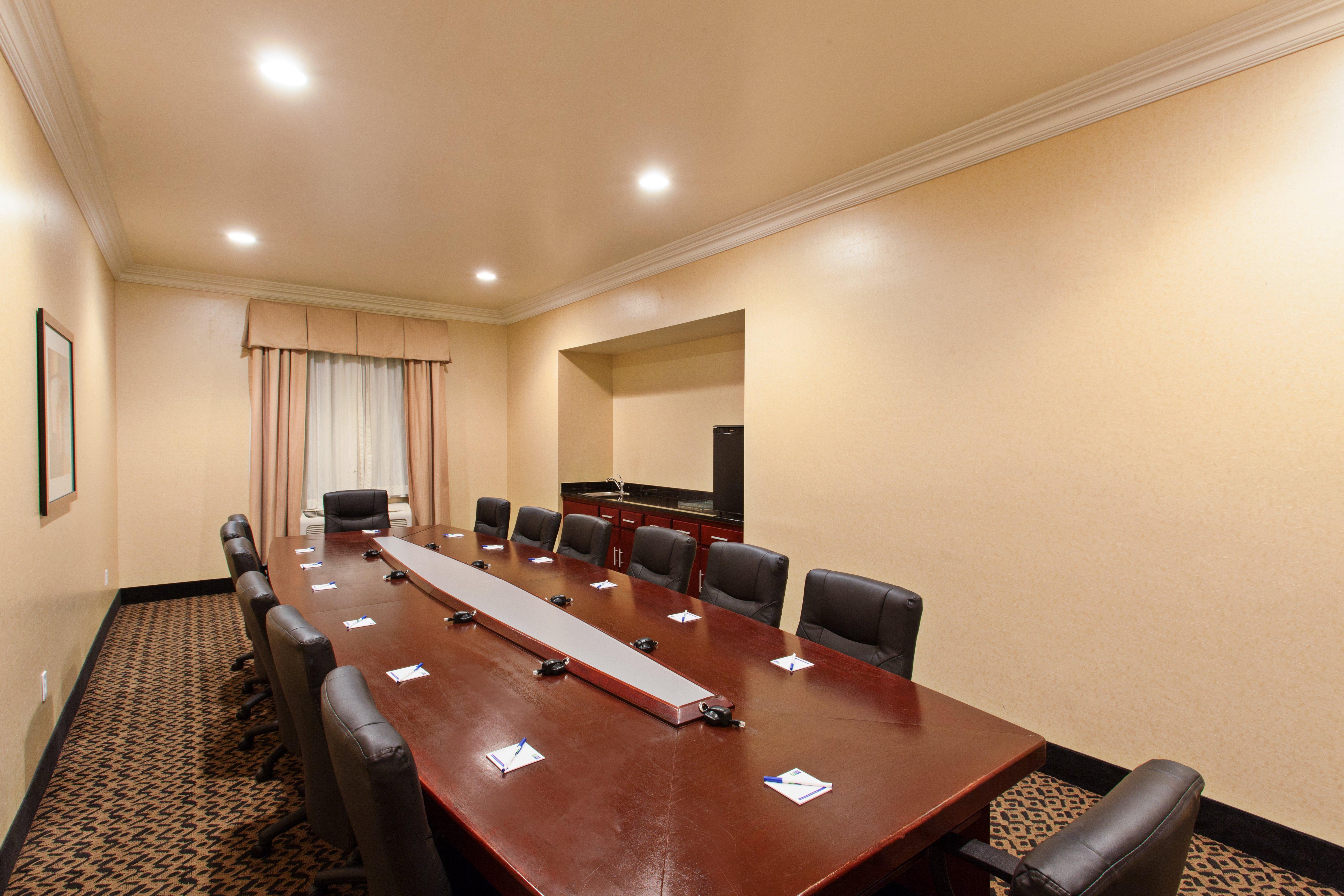 Express & Angeles Airport By Ihg
