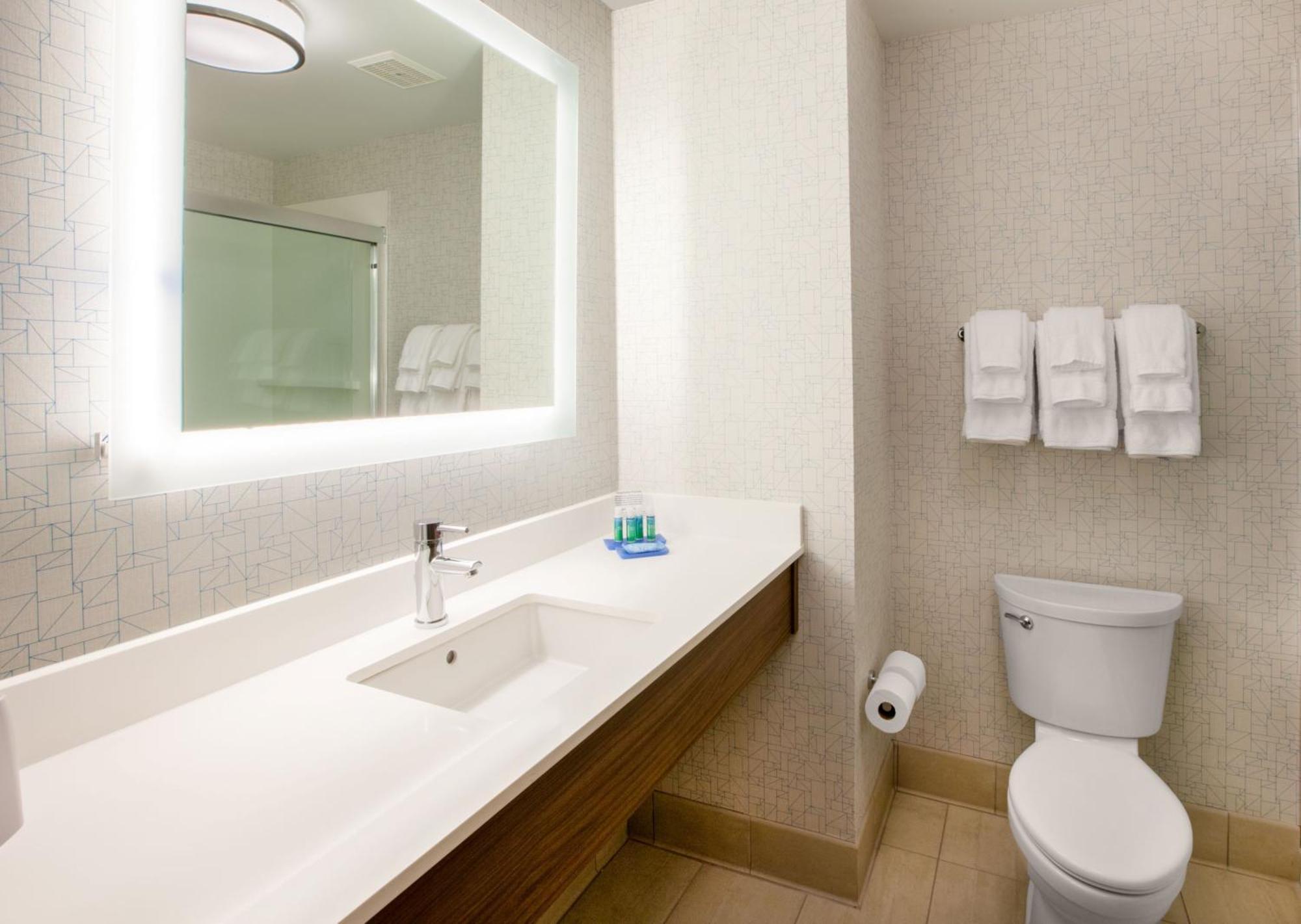 Hotel Express & Angeles Airport By Ihg