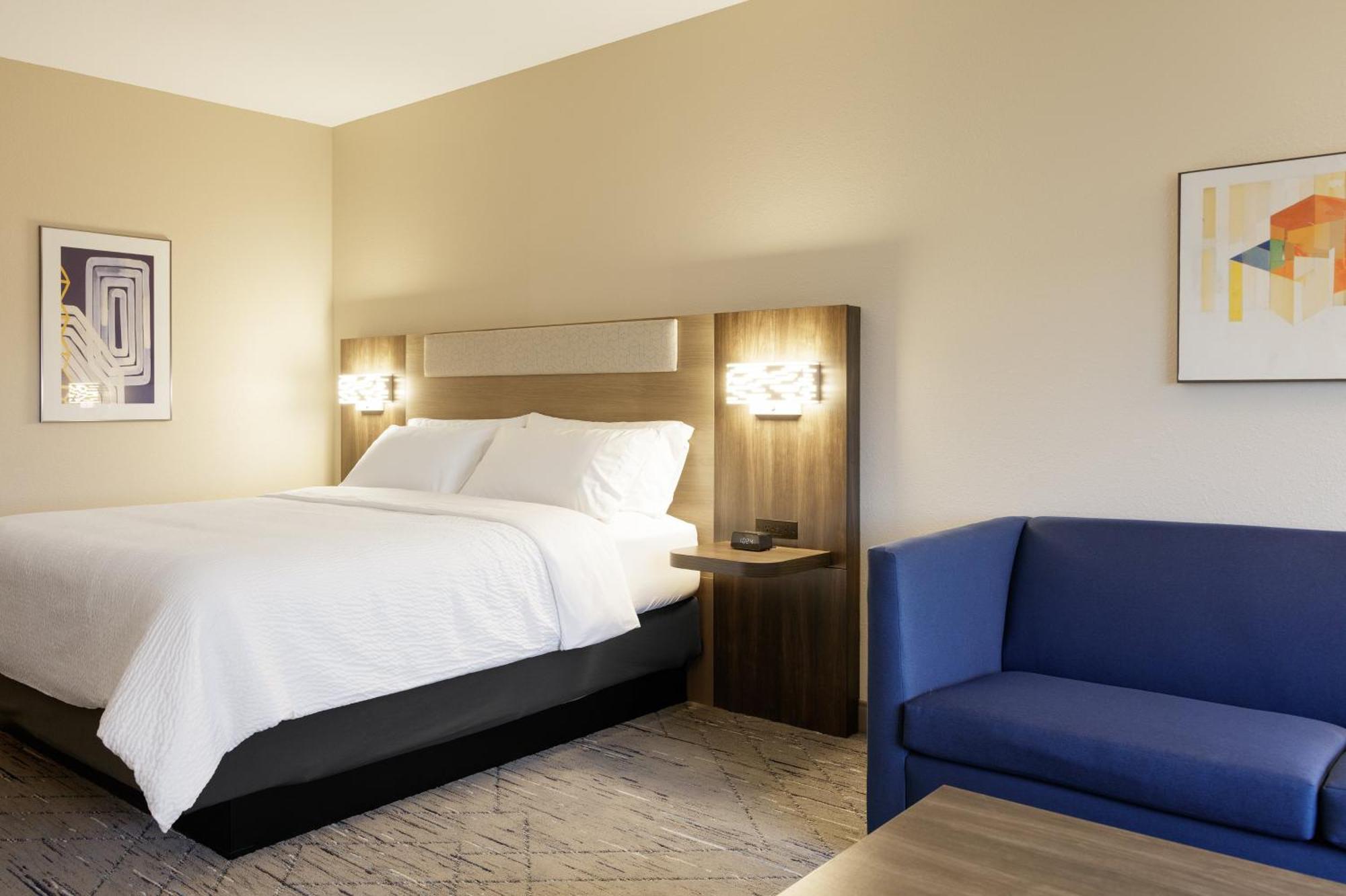 Hotel Express & Angeles Airport By Ihg 3*
