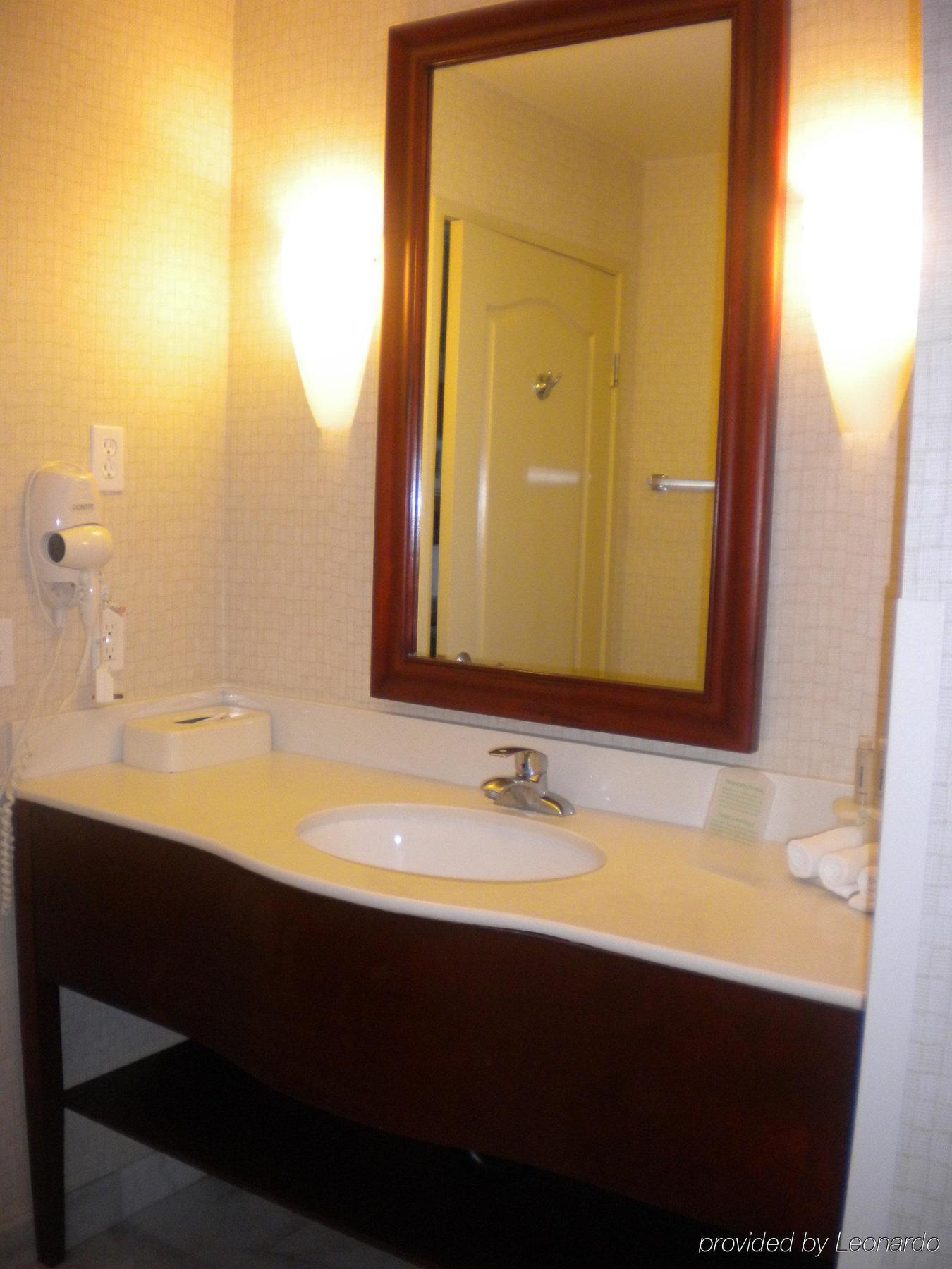 Hotel Express & Angeles Airport By Ihg