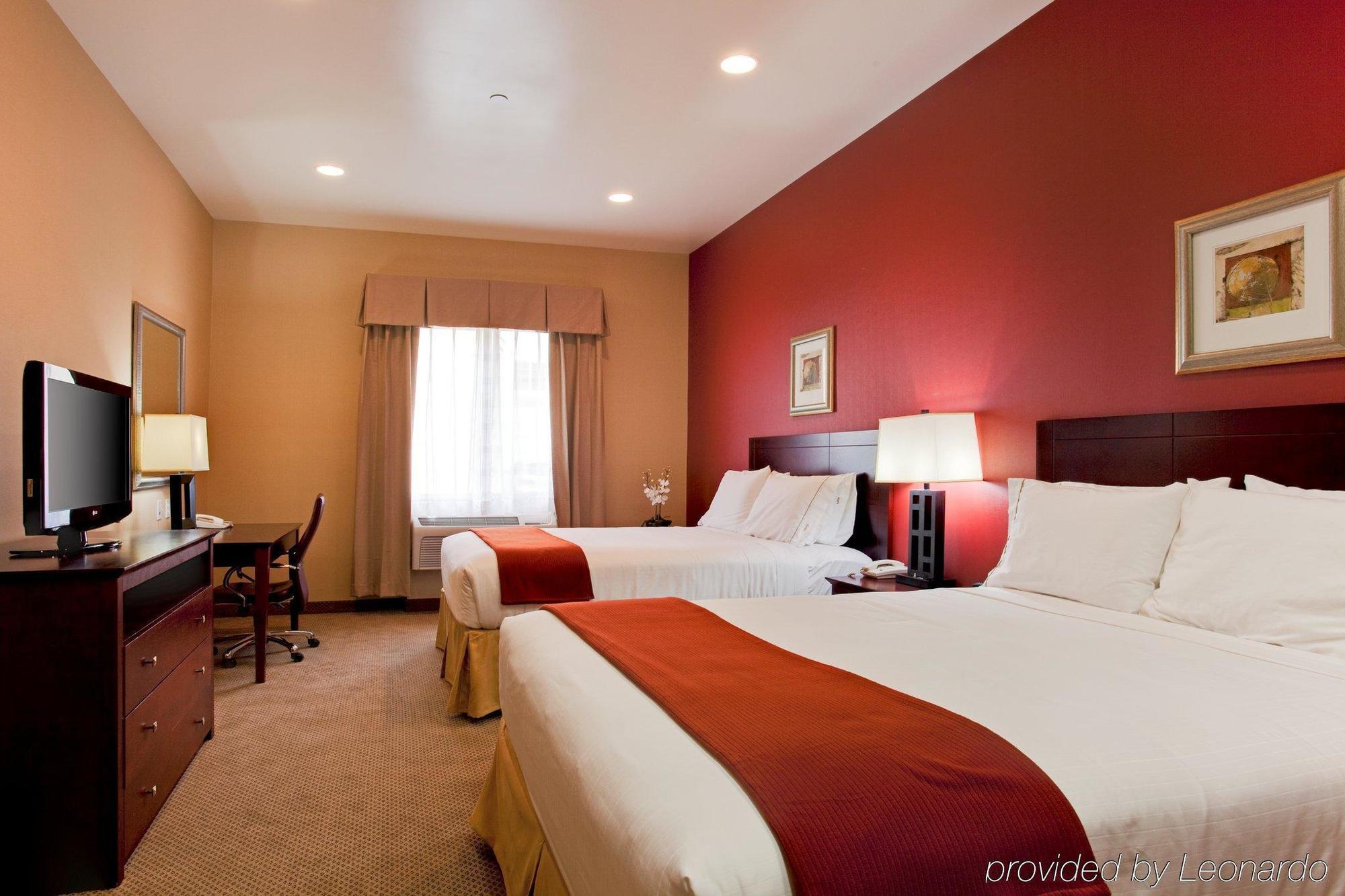 Express & Angeles Airport By Ihg