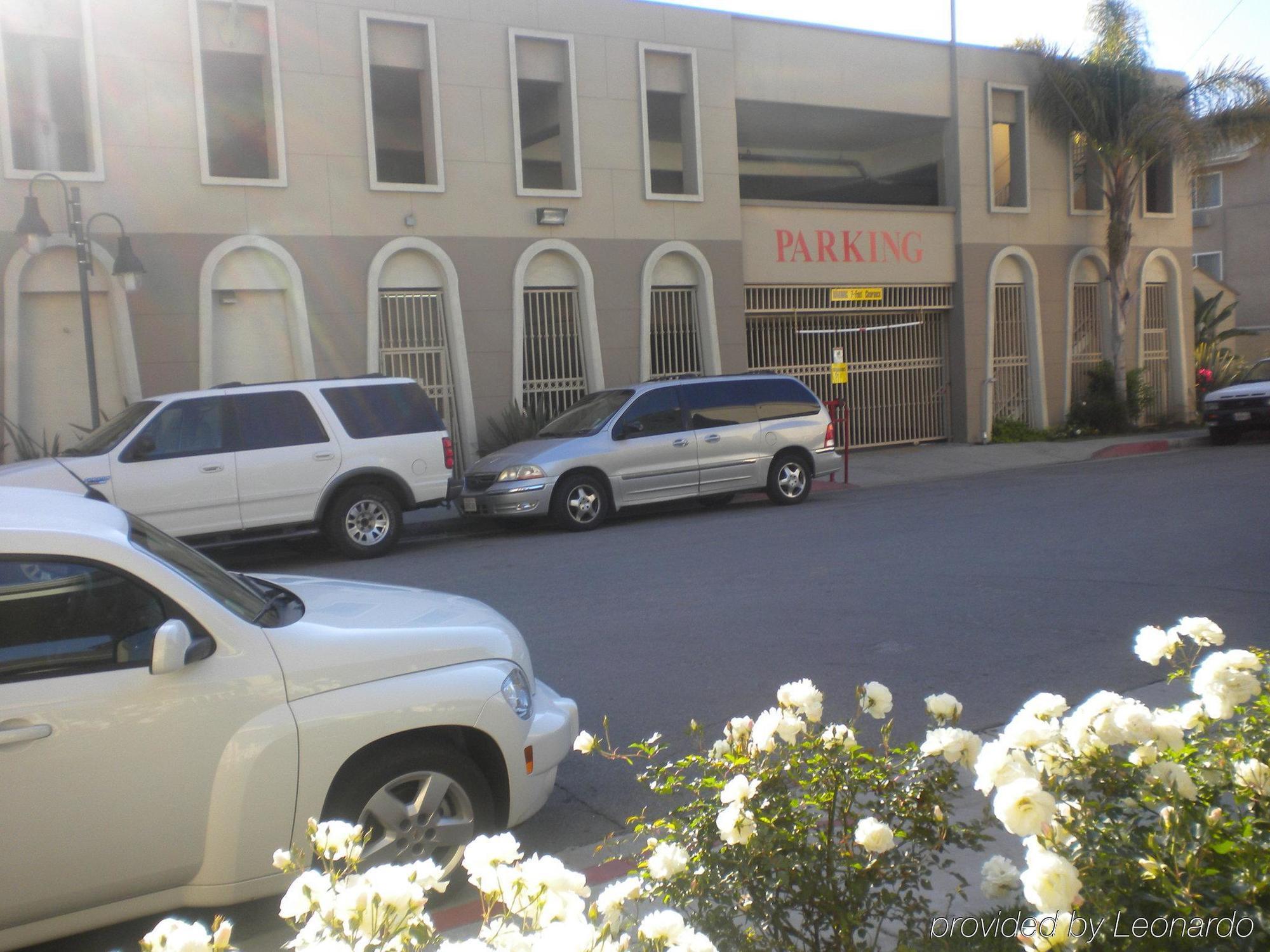 Hotel Express & Angeles Airport By Ihg 3*