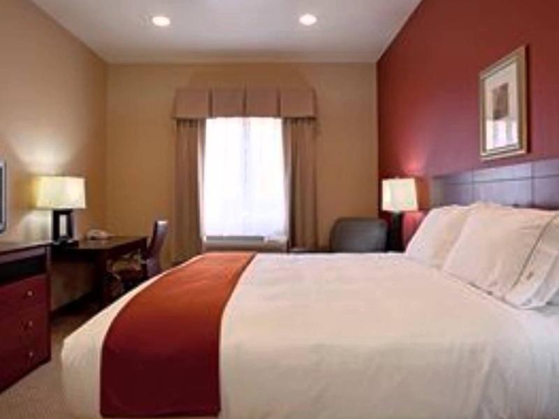 Express & Angeles Airport By Ihg Hotel 3*