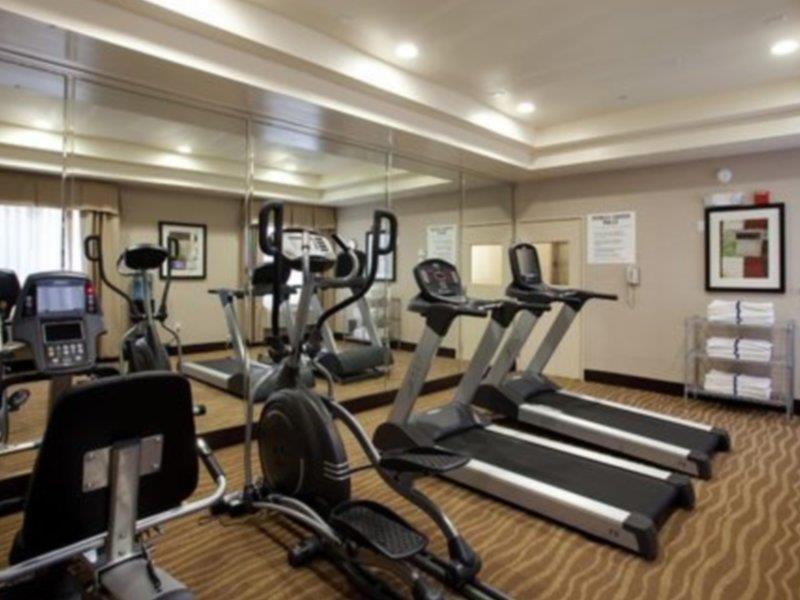 Hotel Express & Angeles Airport By Ihg 3*