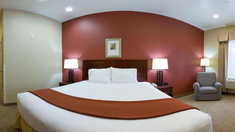 Express & Angeles Airport By Ihg Hotel