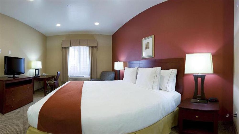 Express & Angeles Airport By Ihg 3*