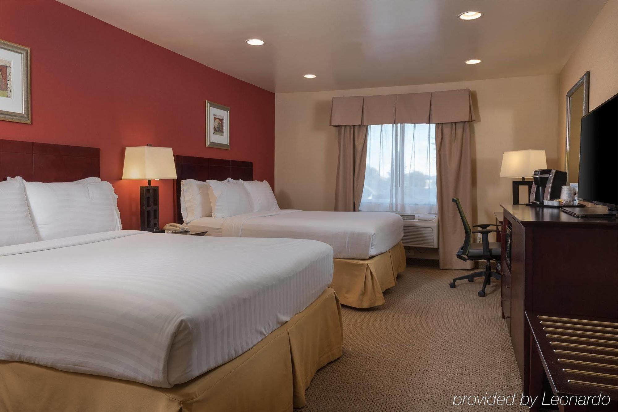 Hotel Express & Angeles Airport By Ihg