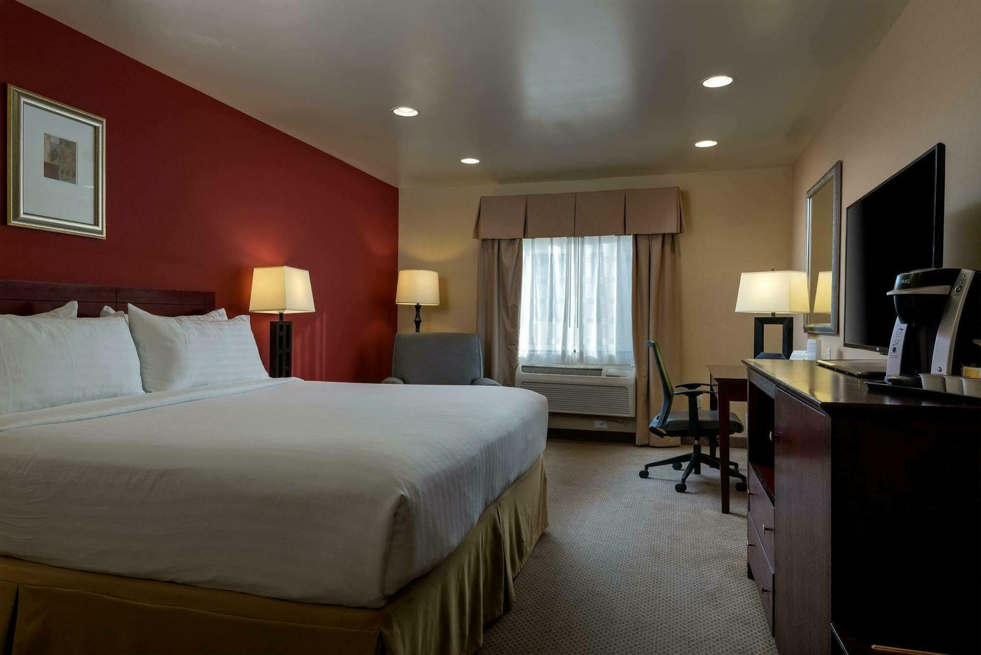 Hotel Express & Angeles Airport By Ihg